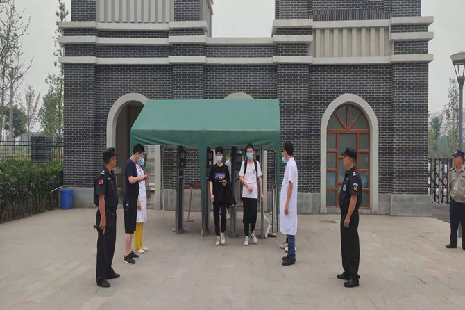 营中大门口.jpg