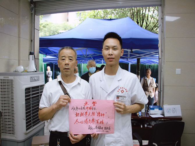 积极牵头搞“接种” 尽心竭力为百姓